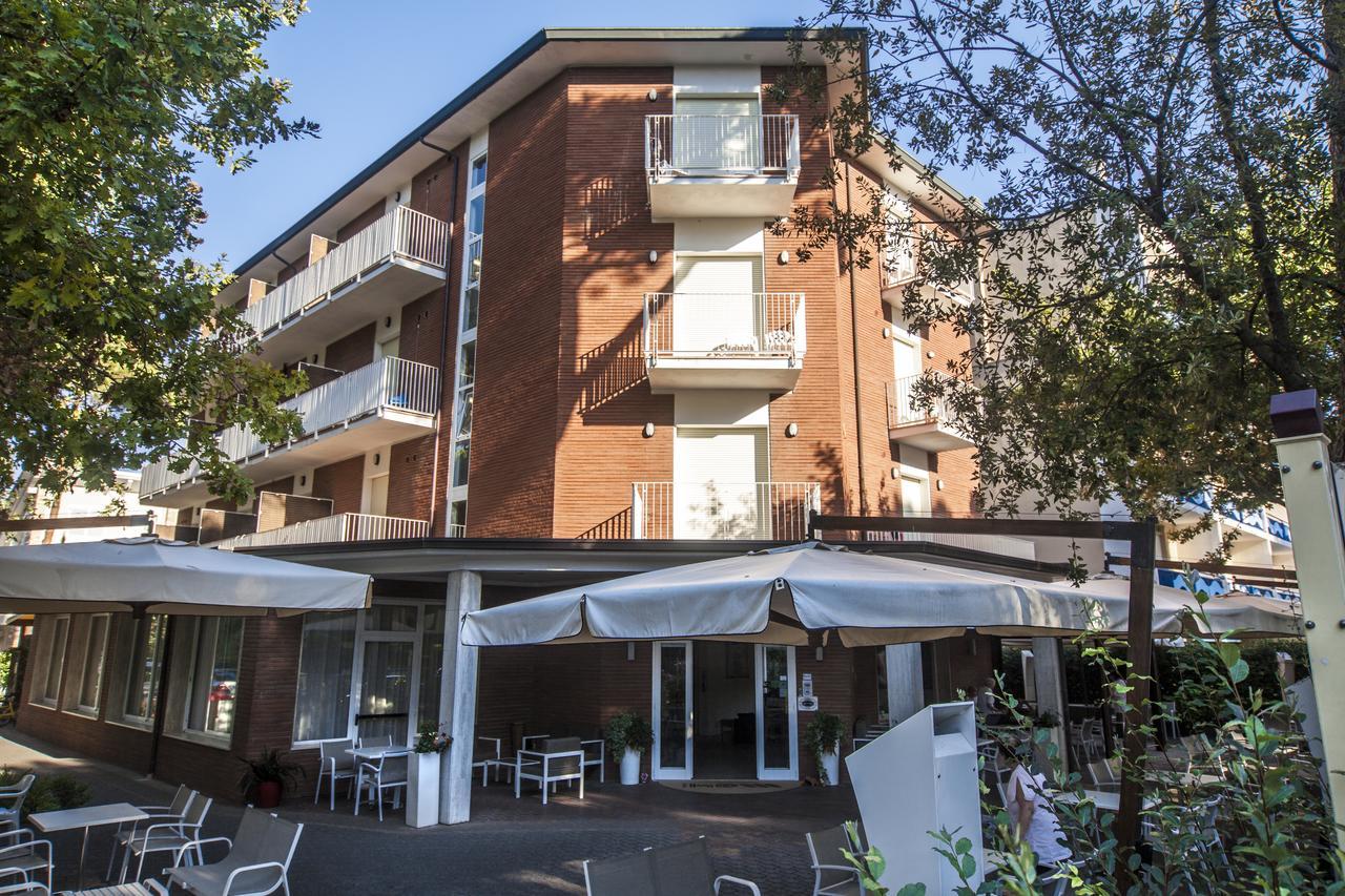 Hotel Orsa Maggiore Milano Marittima Exterior photo
